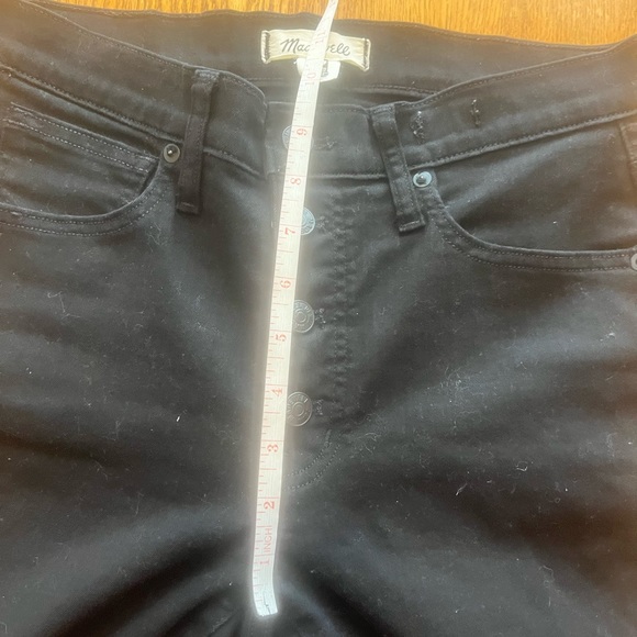 Madwell black 9” rise skinny Jean with 4 front buttons in black - size 27. - Picture 4 of 8